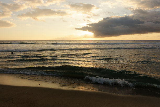 宁静海边的安详时刻图片下载