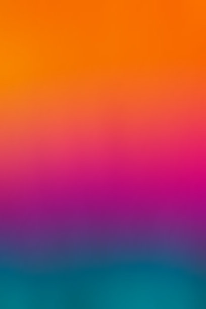 橙色、蓝色和紫色的背景，带有柔和的渐变色和抽象的模糊效果。图片下载