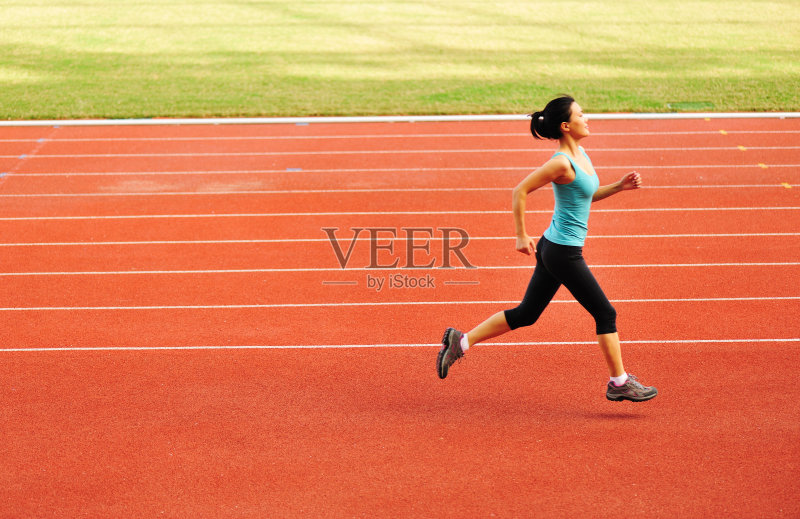 女性跑步者跑正版图片素材
