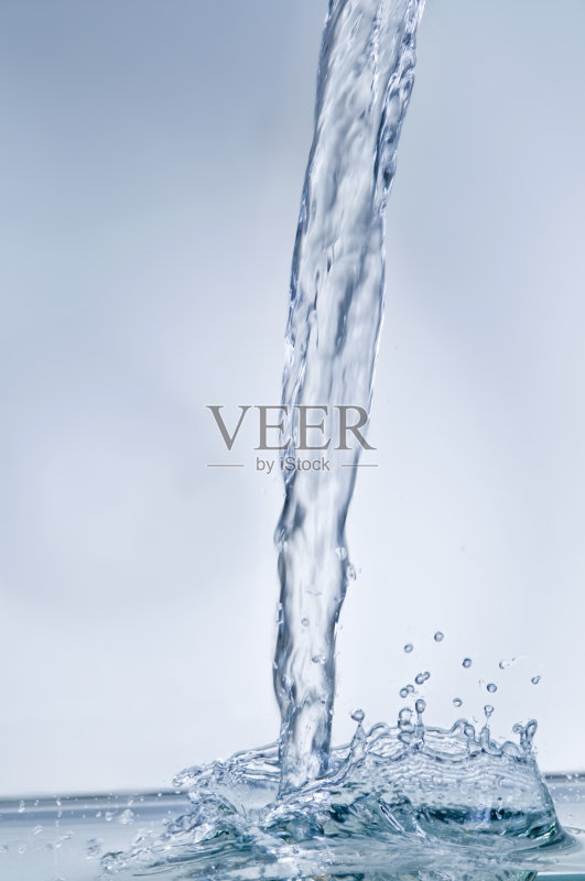 水流溅起蓝色正版图片素材