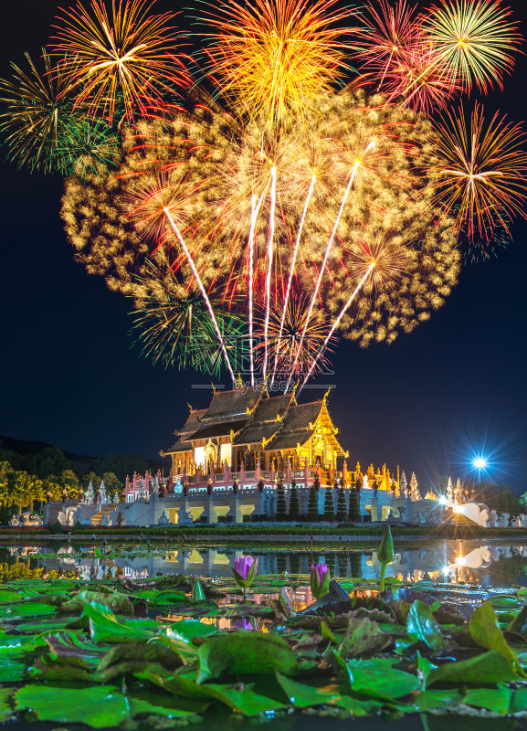 节日烟花。何哈姆休闲，皇家公园，江马正版图片素材