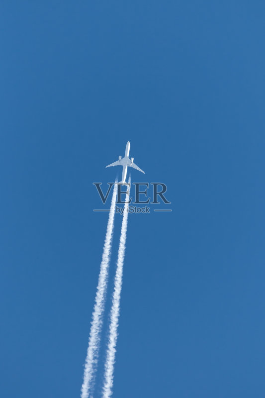 喷气式飞机航迹云正版图片素材