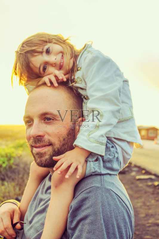爸爸的女孩正版图片素材
