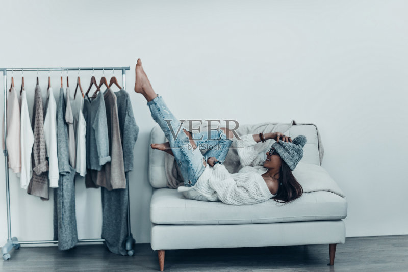 在家里玩得开心。正版图片素材