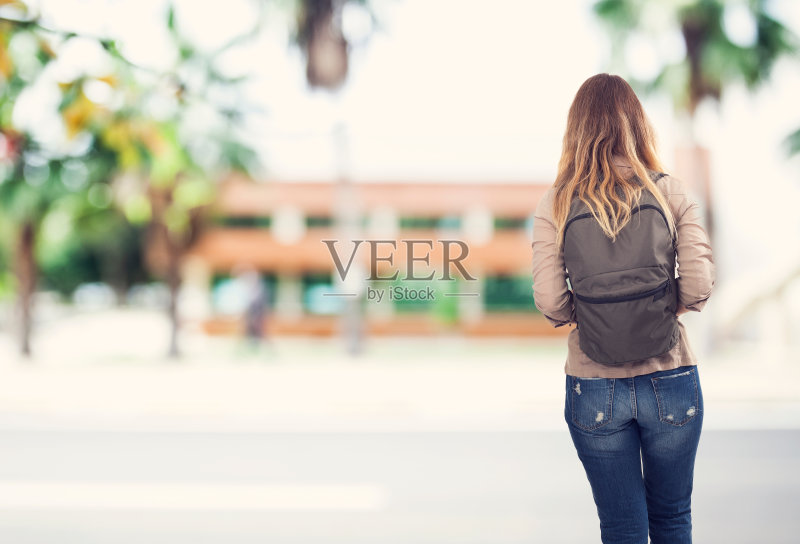 学校里的女学生正版图片素材