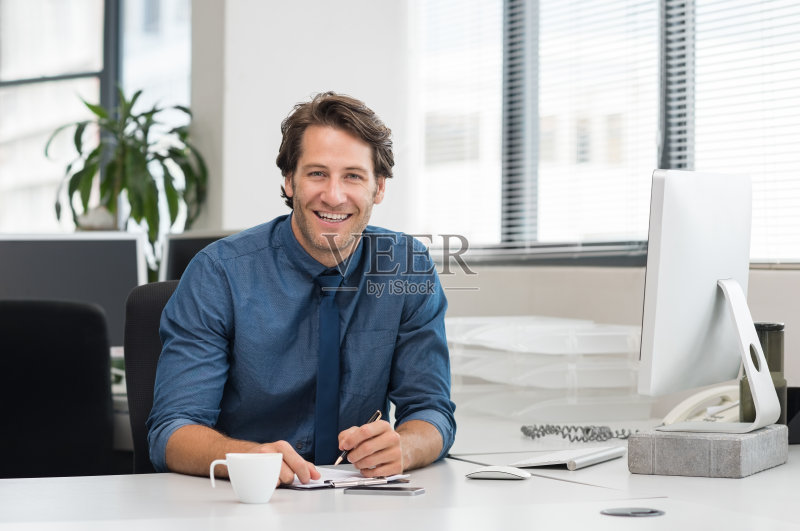 微笑的年轻的商人正版图片素材