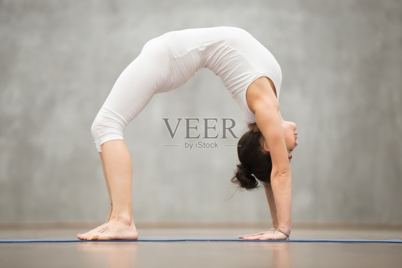 美丽瑜伽:桥式正版图片素材