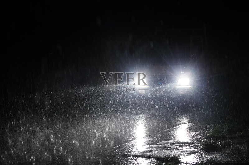 雨中的高速公路。正版图片素材