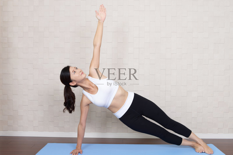 女人做练习正版图片素材