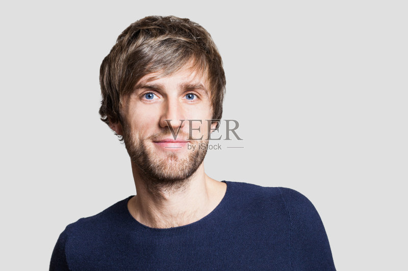 满面笑容的年轻人肖像正版图片素材