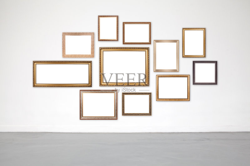 展厅和画廊的白色水泥墙上的经典框架。正版图片素材