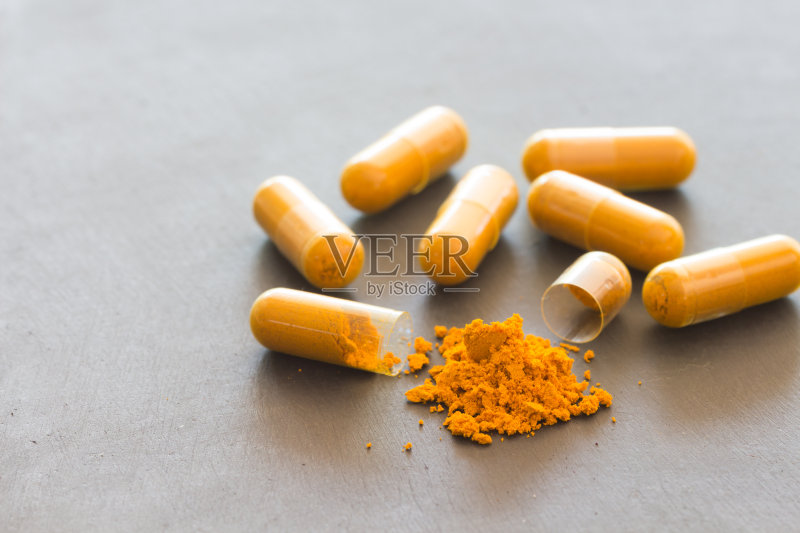 姜黄粉管和中草药姜黄胶囊正版图片素材