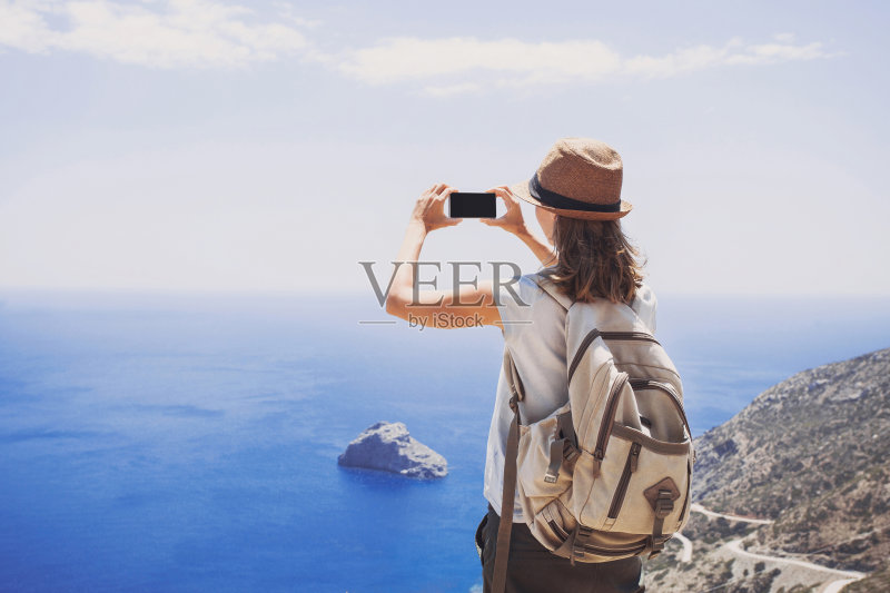 度假的年轻女子正版图片素材