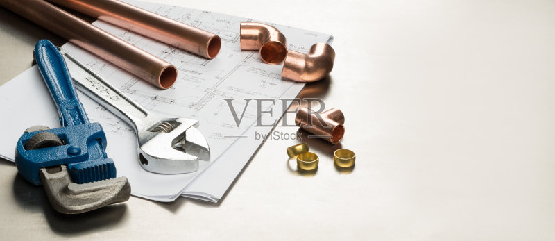 水管工工具和管道材料横幅与复制空间正版图片素材