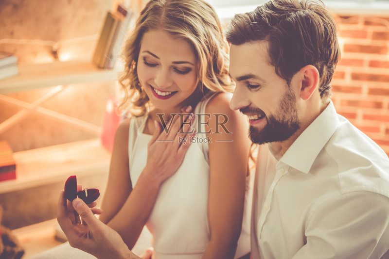 美丽浪漫的情侣正版图片素材