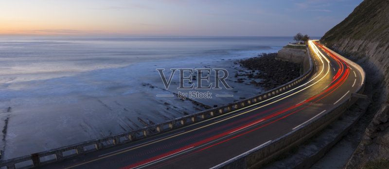 巴斯克地区，祖马亚海滨，夜晚灯火通明正版图片素材