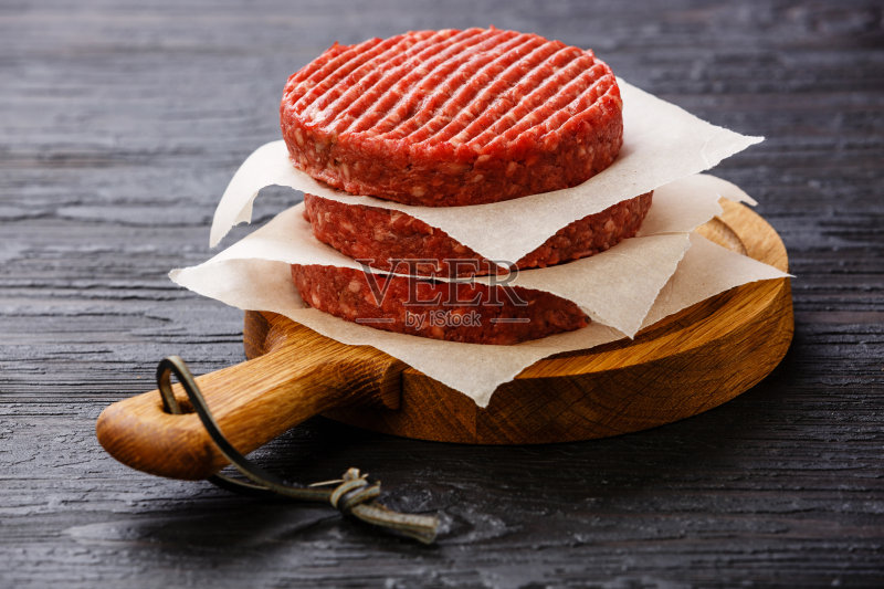 生肉汉堡肉片正版图片素材