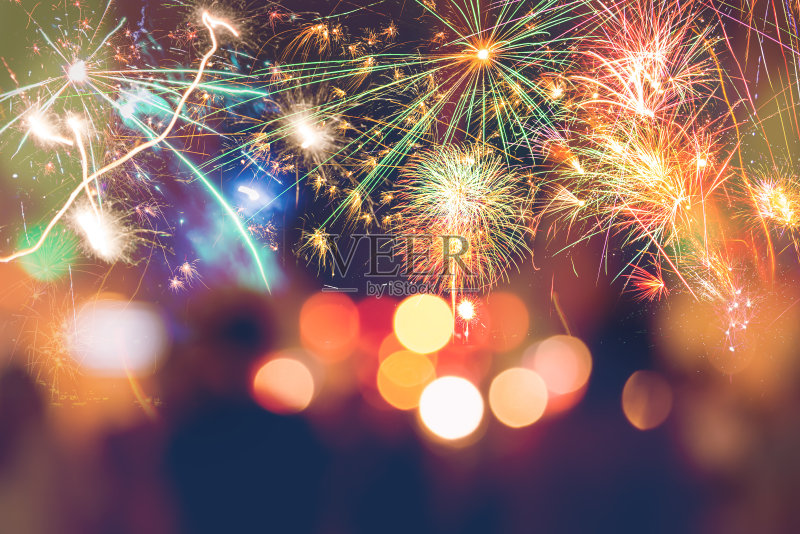 新年的焰火。爱正版图片素材
