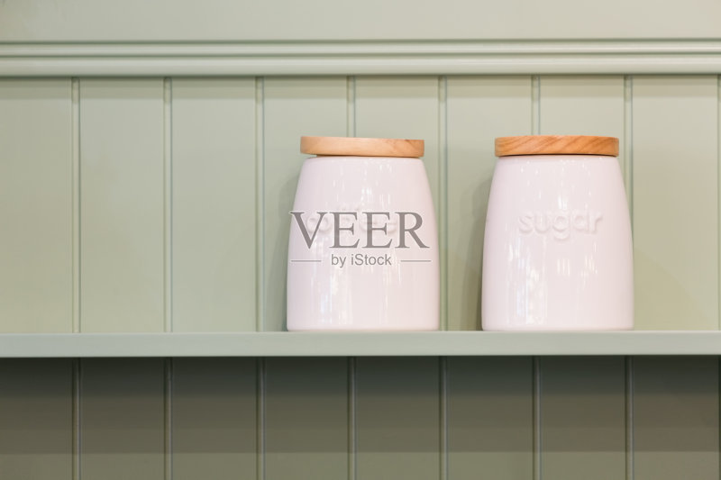 白色的陶瓷罐正版图片素材