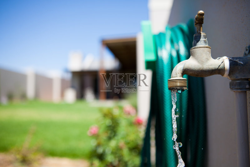 花园自来水龙头正版图片素材