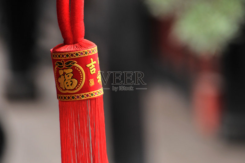 中国人悬挂护身符和灯笼正版图片素材