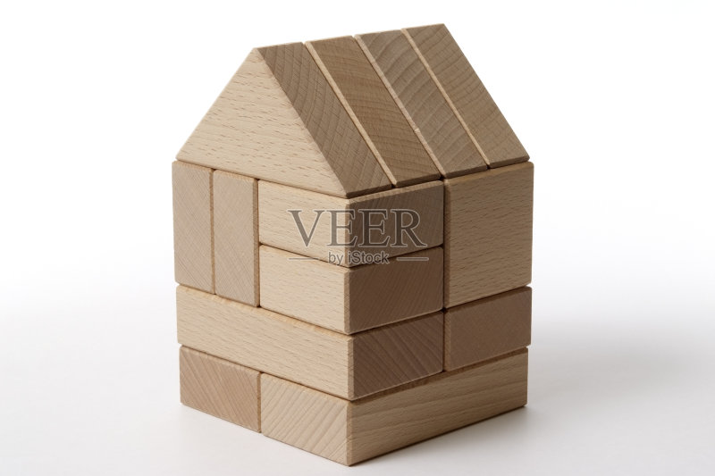 白色背景上的木块房子的孤立镜头正版图片素材