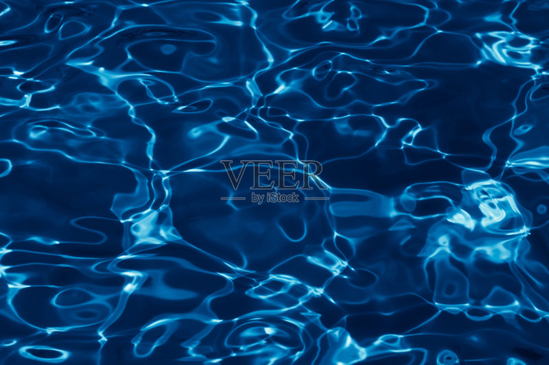 游泳池暗水面背景正版图片素材