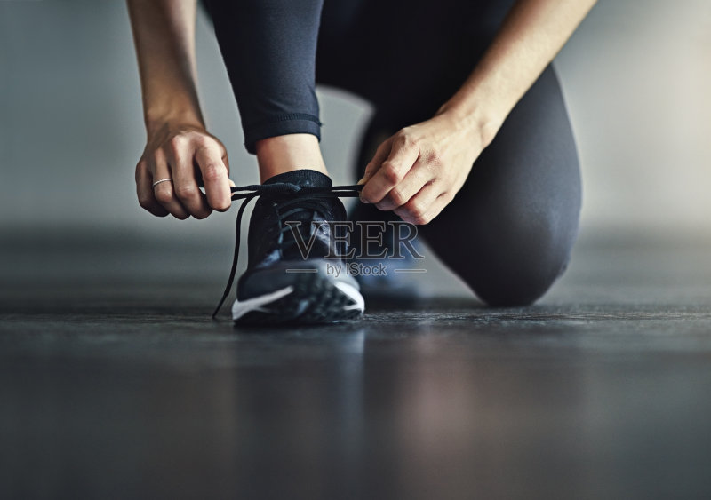 保持健康，脚踏实地正版图片素材