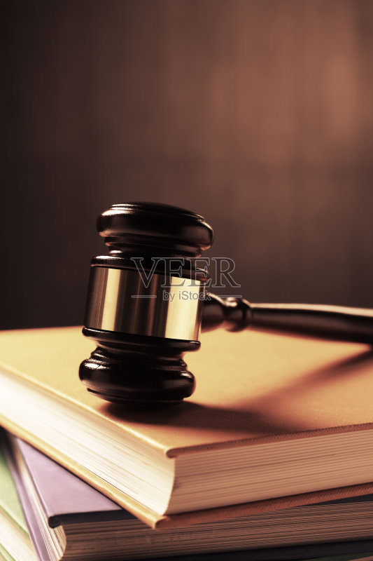 槌子和书籍正版图片素材