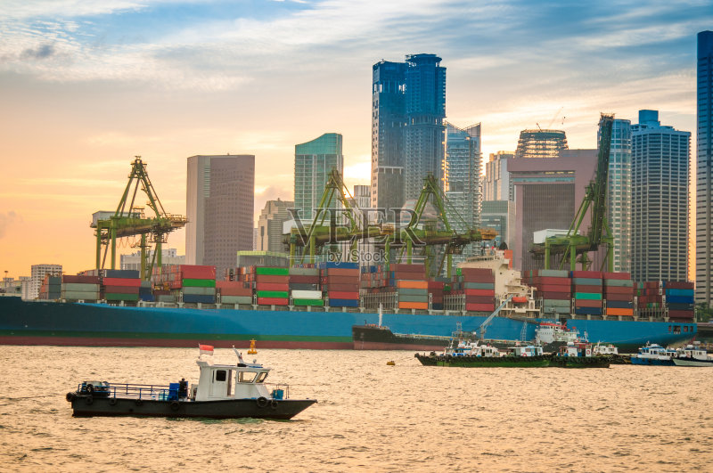 亚洲港口的集装箱船，正版图片素材