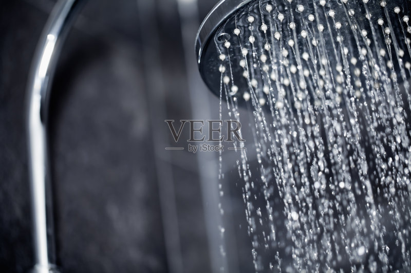 淋浴喷头洒水正版图片素材
