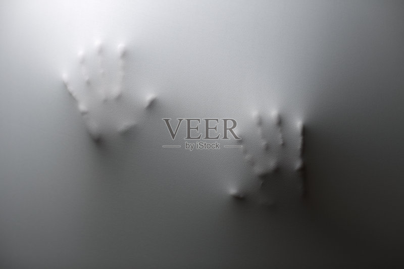 白色窗帘后的幽灵正版图片素材