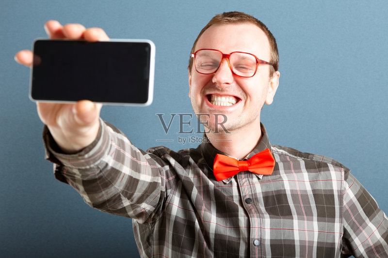 一个书呆子在自拍正版图片素材