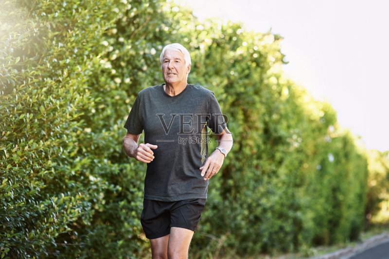 随着年龄的增长保持身材正版图片素材