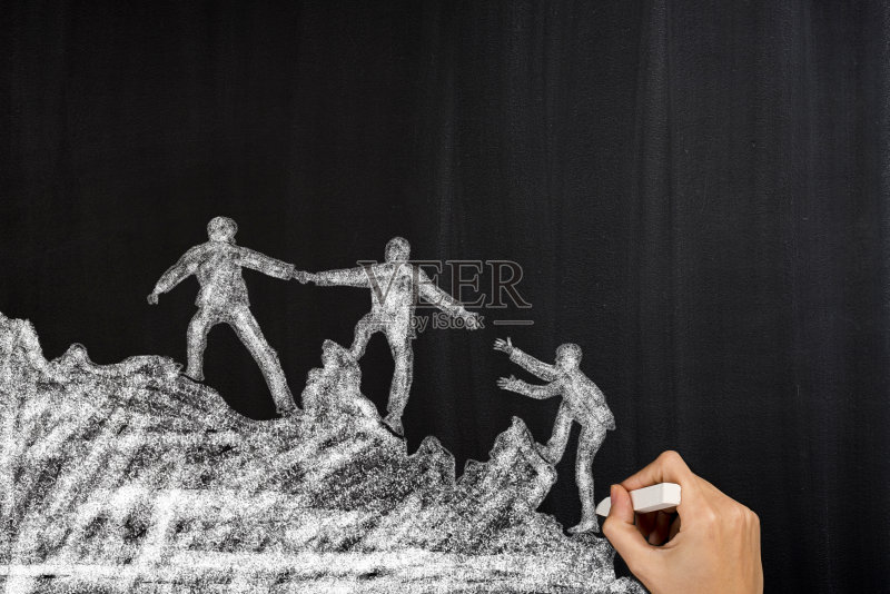 帮助同伴攀岩正版图片素材