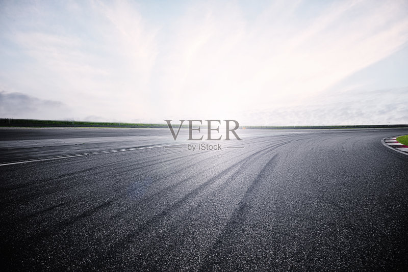 阳光下的空赛道正版图片素材