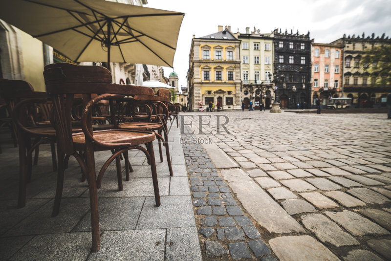 空的咖啡平台和桌子和椅子正版图片素材