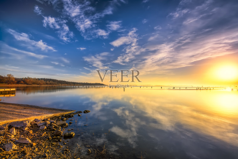 本布鲁克湖的日出正版图片素材