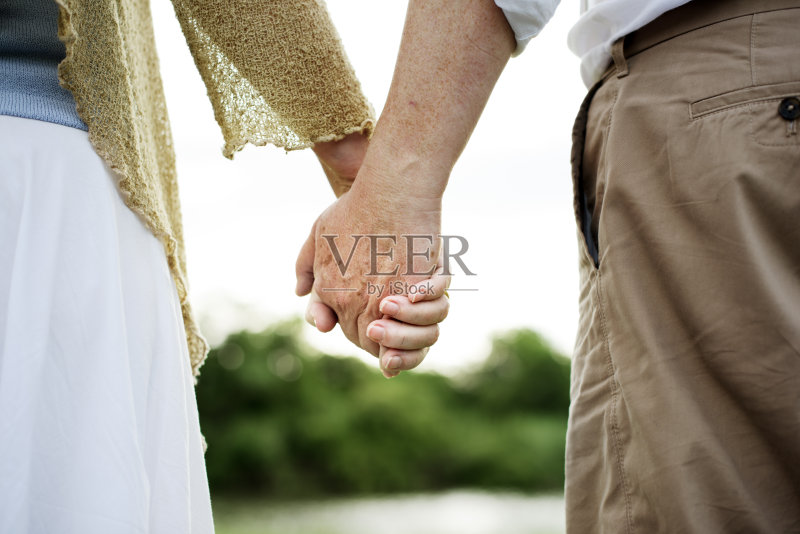 老年夫妻浪漫爱情概念正版图片素材