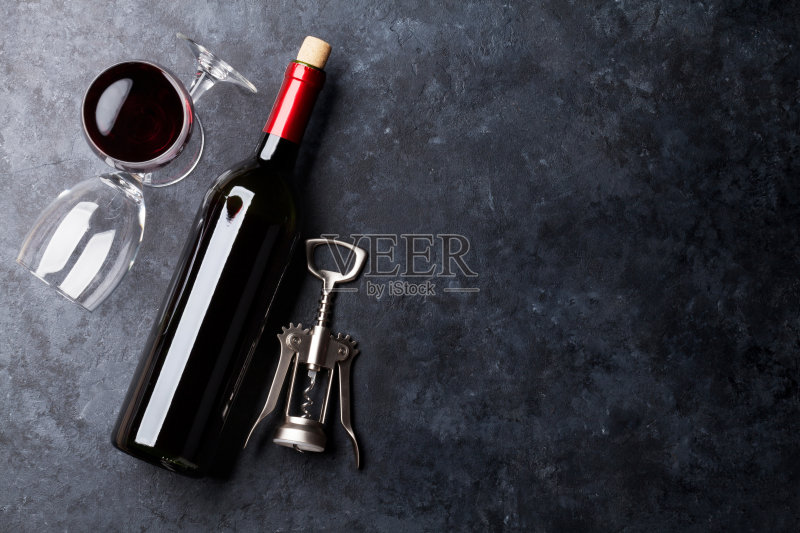 红酒杯和酒瓶正版图片素材