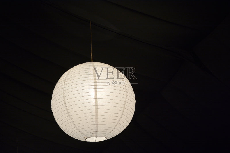 纸灯笼灯悬挂在天花板上正版图片素材