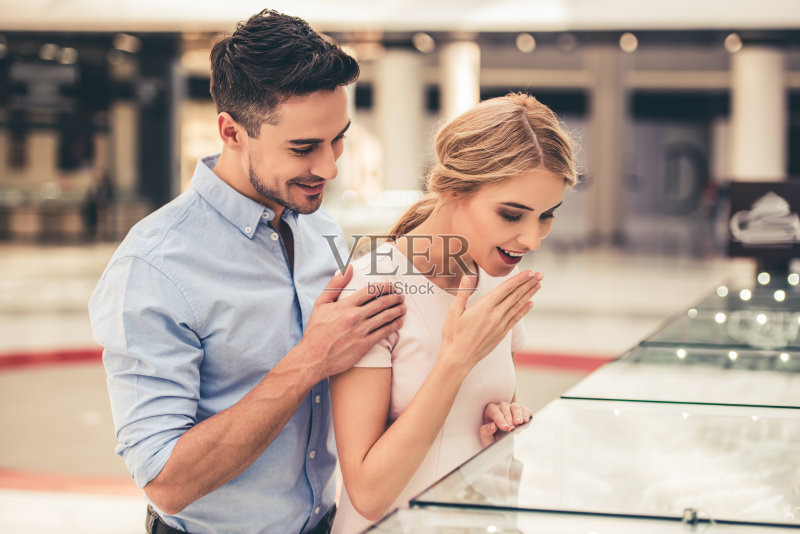 一些购买珠宝正版图片素材