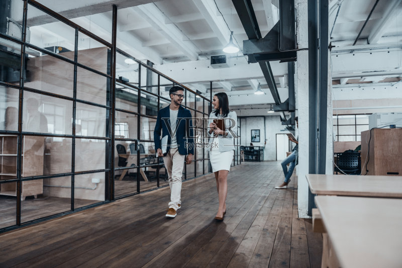 愉快的业务合作伙伴。正版图片素材