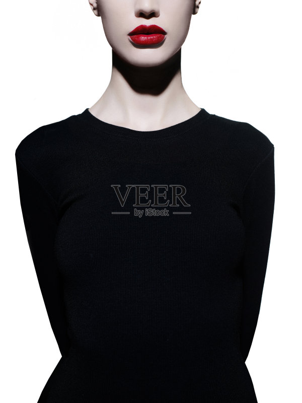 时尚的肖像年轻美丽的女人穿着黑色的衣服正版图片素材