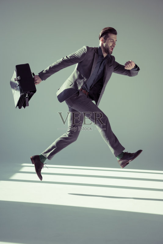 帅气的公文包商人正版图片素材