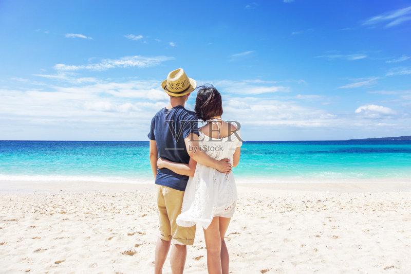 夫妇在海滩正版图片素材