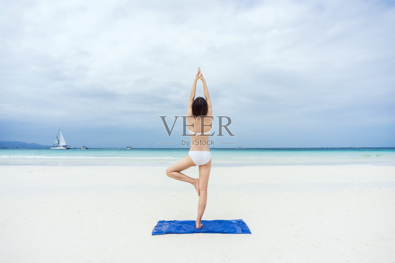 海滨瑜伽正版图片素材
