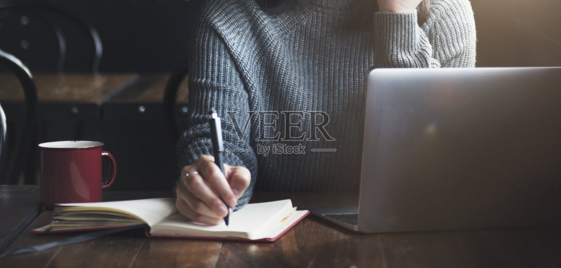 美丽女人家庭办公室生活方式概念正版图片素材