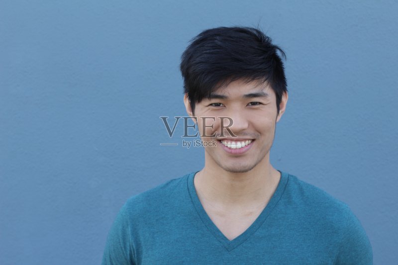 亚洲男人肖像微笑孤立正版图片素材