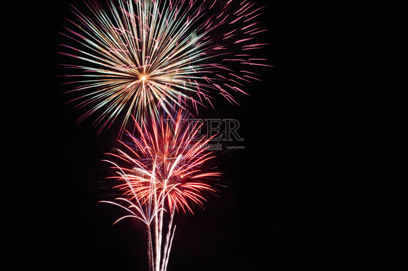 夜空中五彩缤纷的烟花正版图片素材